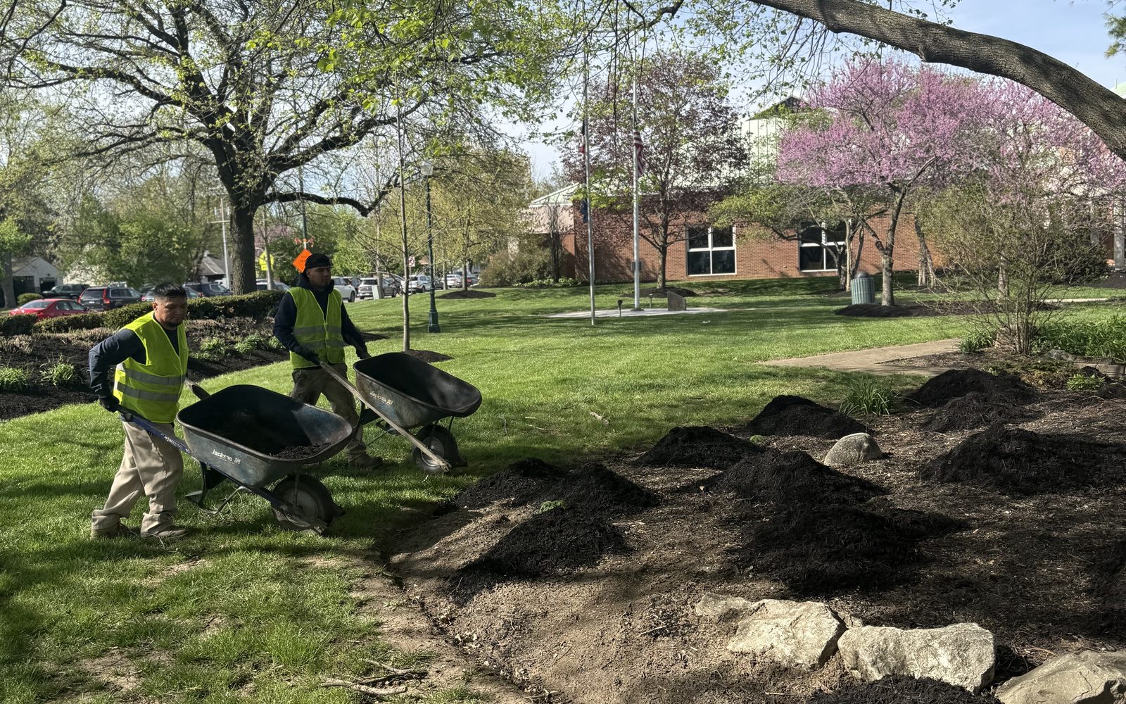 Professional Mulch Installation for commercial properties in Columbus and Central Ohio